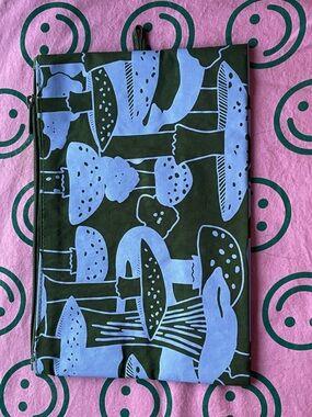 BAGGU medium mushroom collectible go pouch